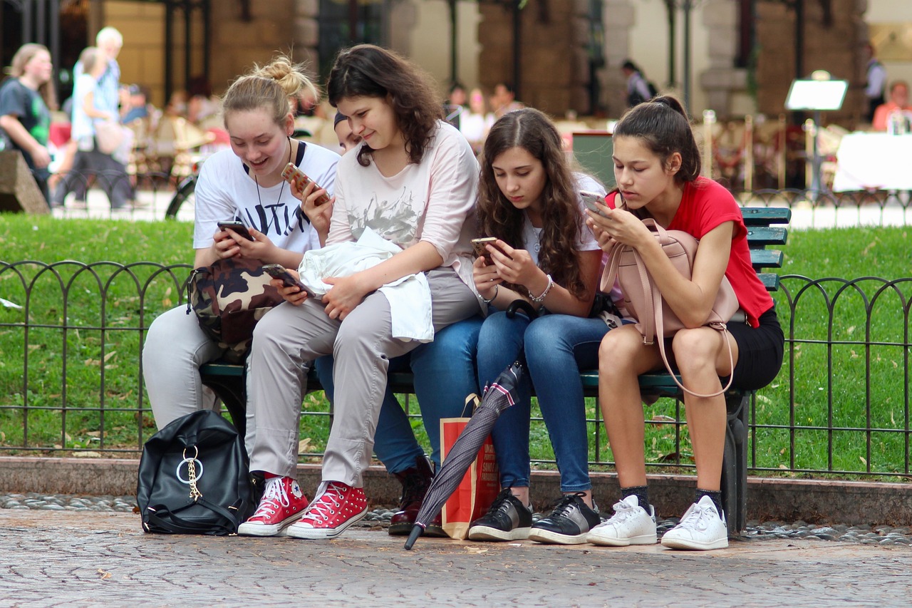 girls, cell phones, sitting-3481791.jpg